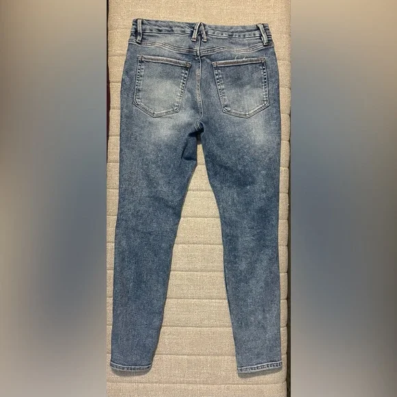 Good American Jeans - Picture 3 of 6